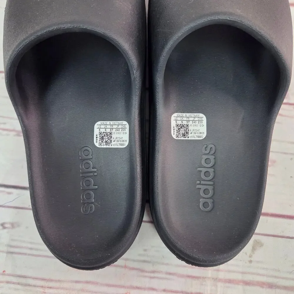 Adidas Adilette Lumia Slides Youth Size 5 Black Slip On Sandals Kids - Picture 9 of 9